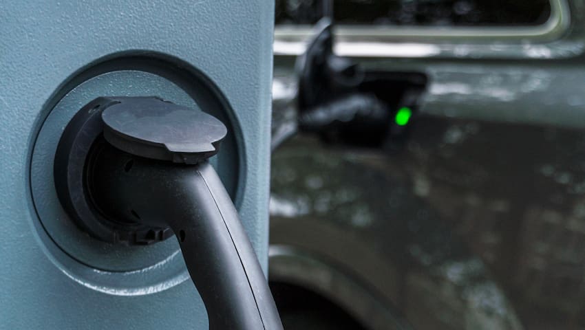 Electric vehicle street charging