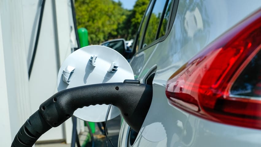 electric car UK plug in charging