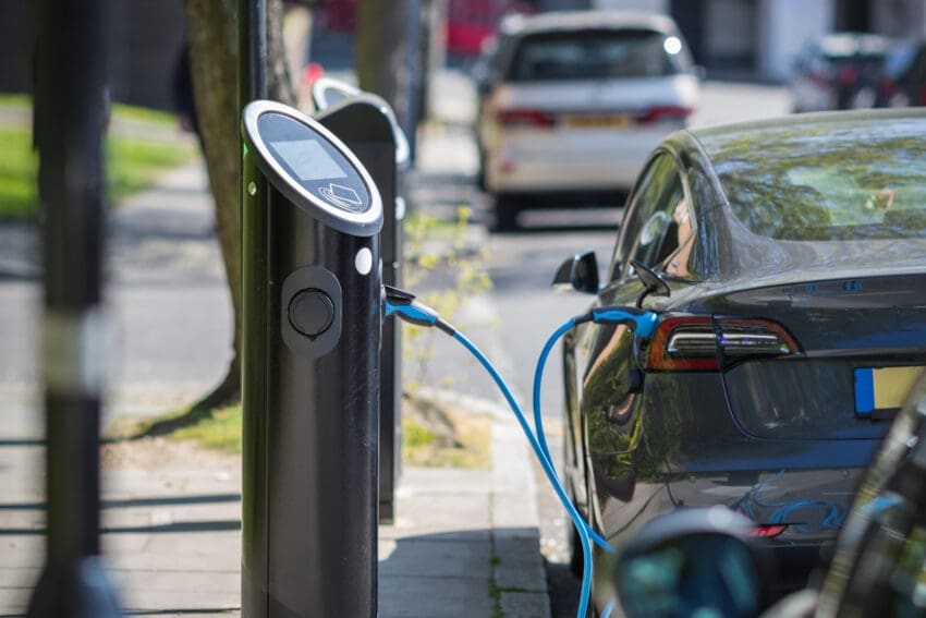 New measures to help the roll-out of EV chargers, including enhanced funding for schools, have been announced by the government.