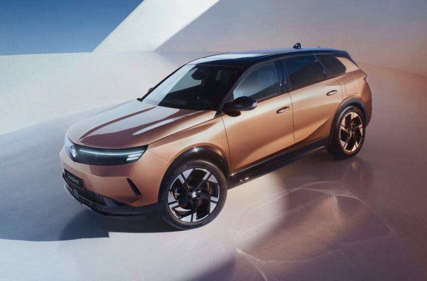 Vauxhall has revealed that its next-generation Grandland will arrive later this year as a fully electrified line-up, including a 435-mile pure EV.