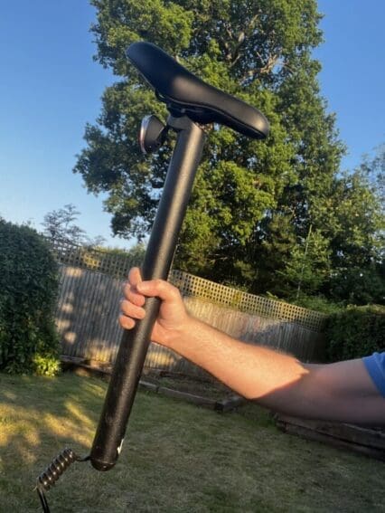 The cleverly concealed battery within the seatpost