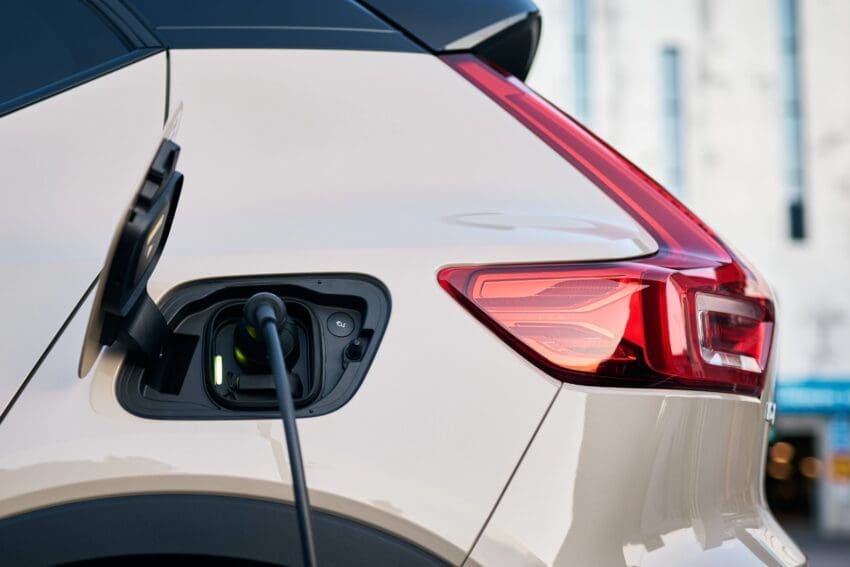 Volvo rolls out Plug & Charge across EV range for 2025