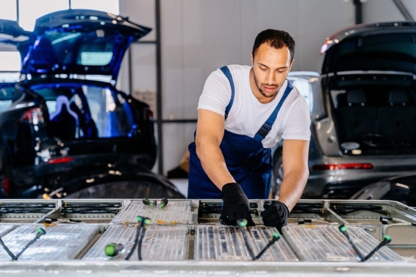 Repairing damaged EV batteries is ‘within reach’ of used car dealers, a new report suggests.