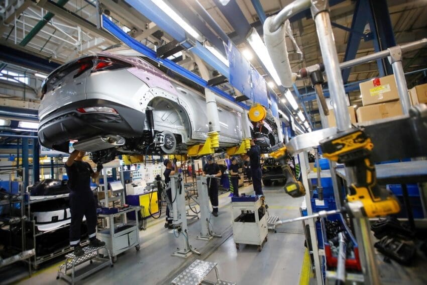 UK’s EV transition drives sector-wide apprentice recruitment