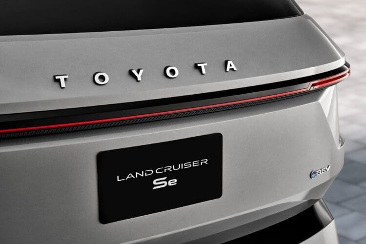 2025-toyota-land-cruiser-se-concept-tailgate-close-up