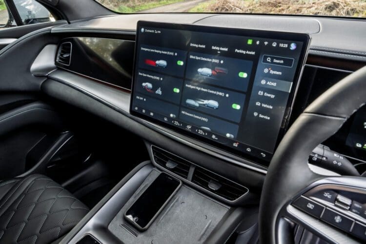 byd-sealion-7-touchscreen