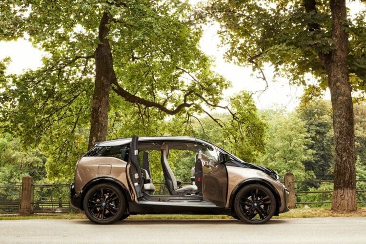 bmw-i3-with-doors-open