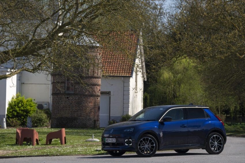 renault-5-review-main-image-ev-powered