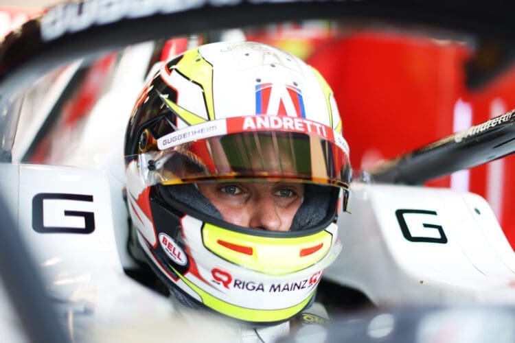 Nico-Müller-2025-Formula-E-helmet-design