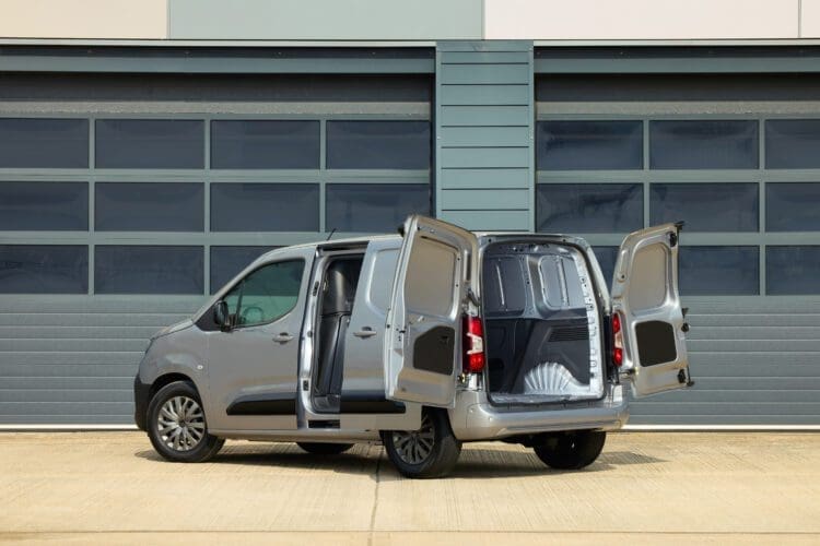 peugeot-e-partner-load-area