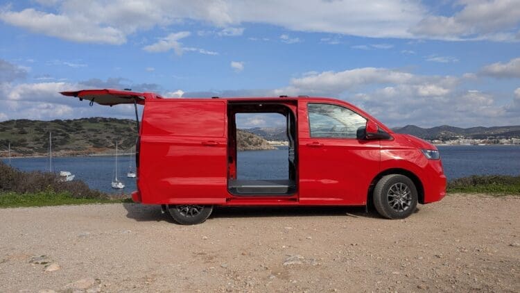 Volkswagen e-Transporter proflie view