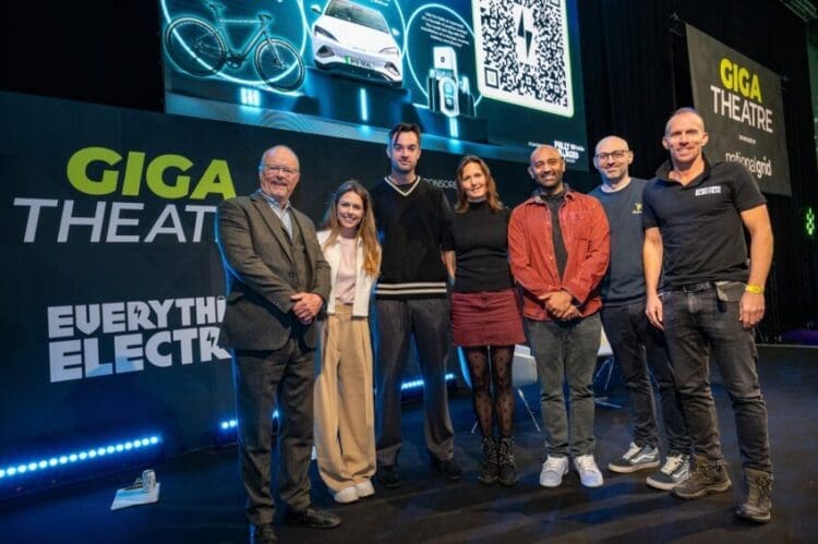 Robert-Llewellyn-and-the-Fully-Charged-crew