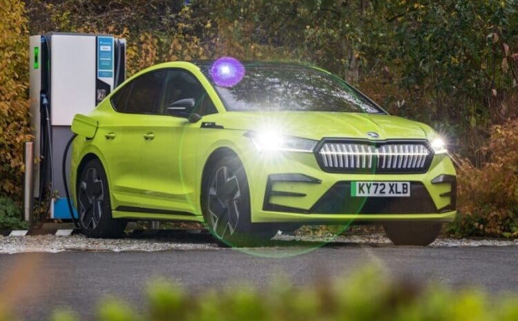 Skoda-Enyaq-vRS-coupe-hyper-green-lightbar