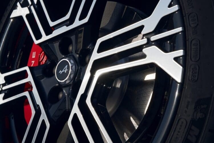 Alpine-snowflake-wheel-detailing