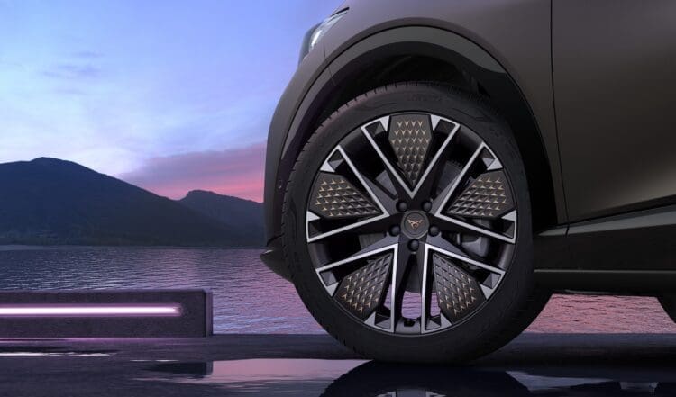 Cupra-Tavascan-2025-EV-wheel