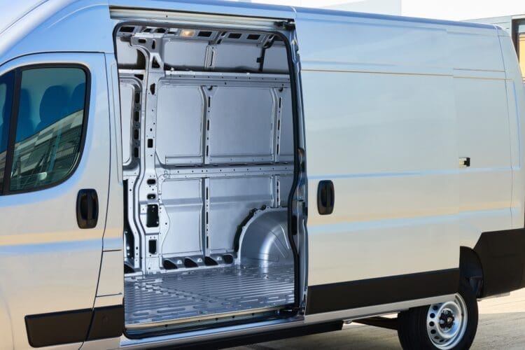 PEUGEOT_E-BOXER load area