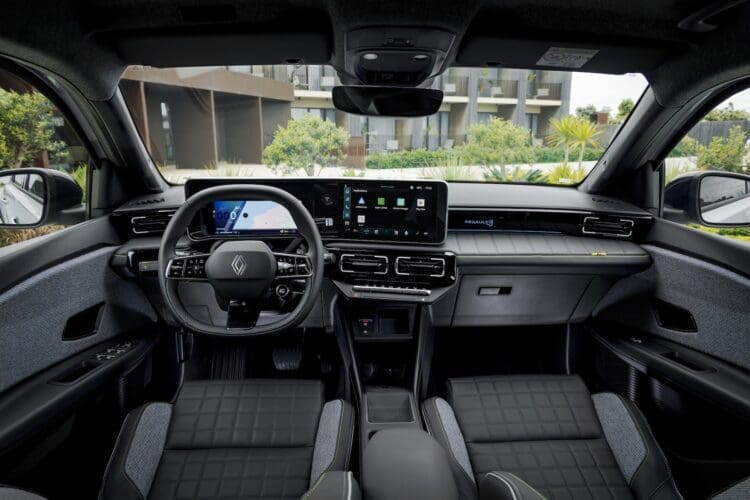 Renault-4-EV-interior