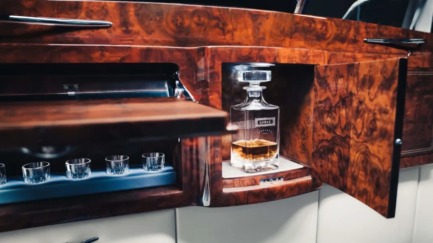 Rolls-Royce-Phantom-V-restomod-whiskey