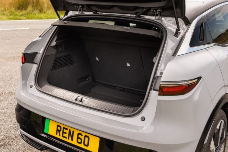 renault megane e-tech boot