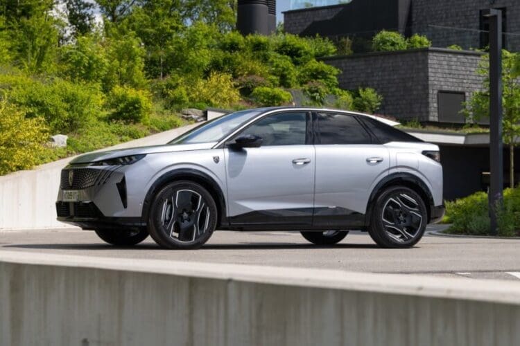 Peugeot-E3008-Dual-Motor-side-profile