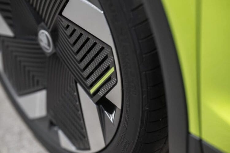 Elroq-vRS-21-inch-wheels