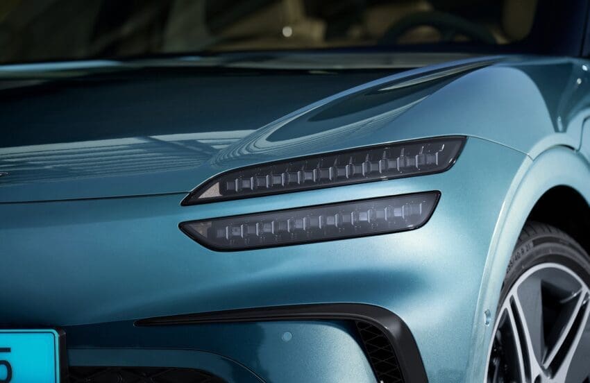 2025-Genesis-GV60-light-detailing