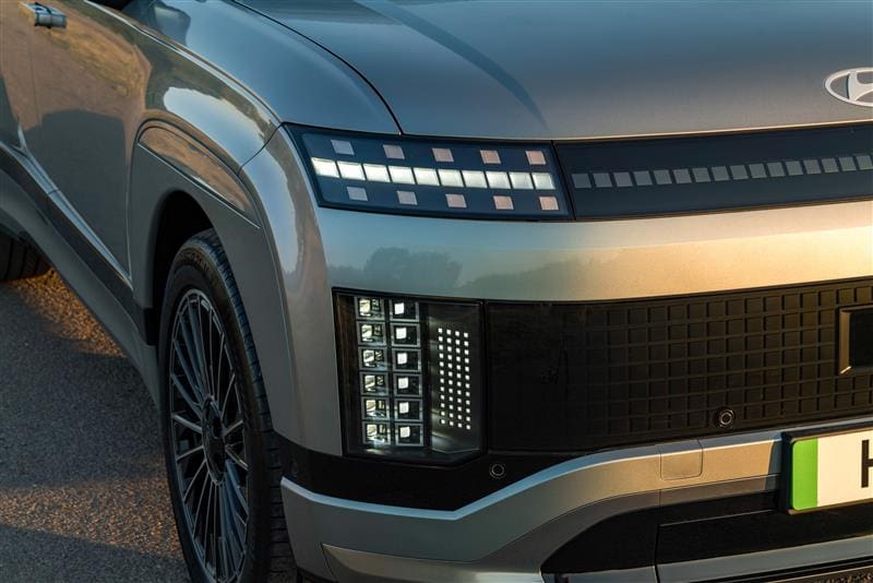 Hyundai-Ioniq-9-pixel-detailing