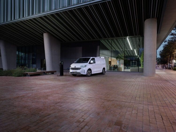 Volkswagen Transporter Kombi BEV