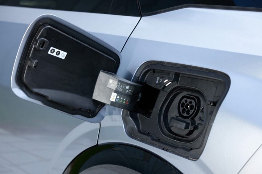 Peugeot-e-3008-single-motor-73kwh-battery-charging-port