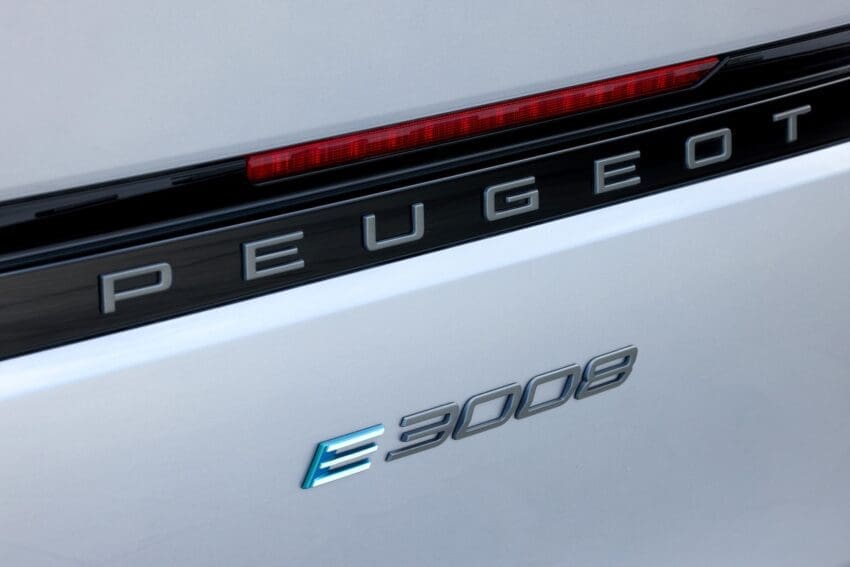 Peugeot-e-3008-single-motor-badge-detailing