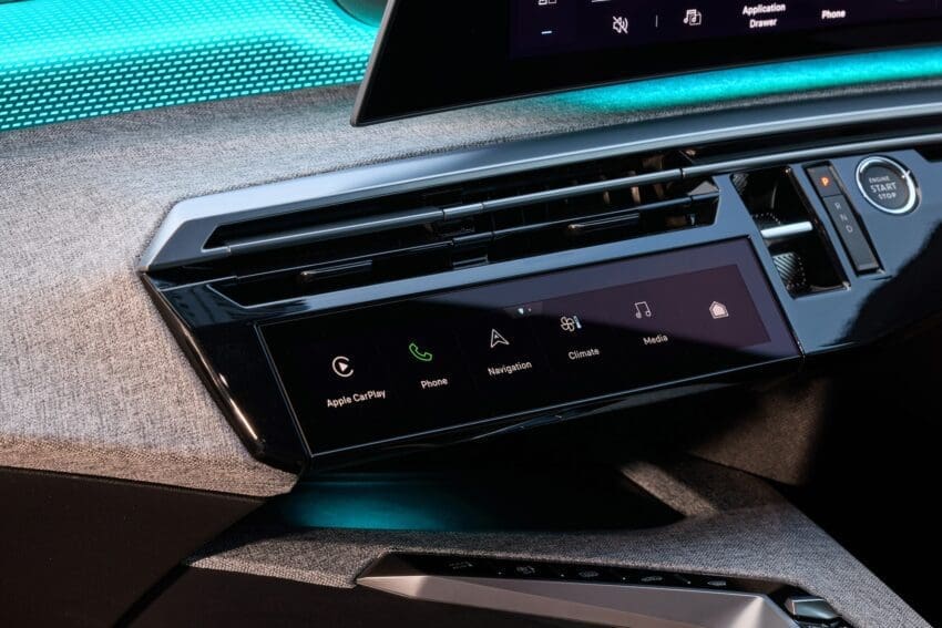 Peugeot-e-3008-single-motor-interior-details-i-toggles