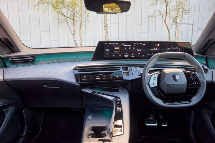 Peugeot-e-3008-single-motor-interior