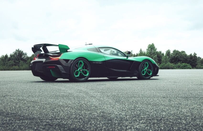 Rimac-Nevera-R-0-400kmh-record-run-rear-view