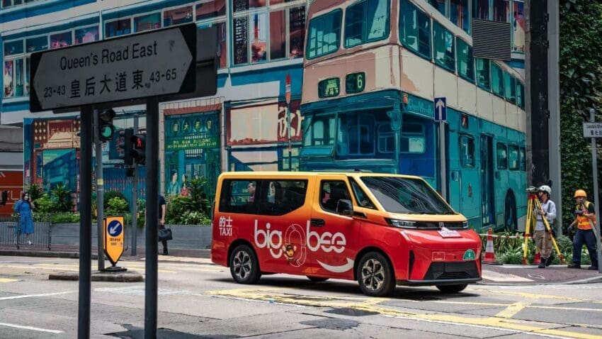 Farizon SV Taxi and Combi added to eLCV range