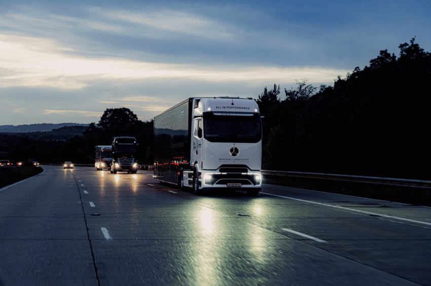 Mercedes-eActros-600-F1-team-en-route-to-Zandvoort-