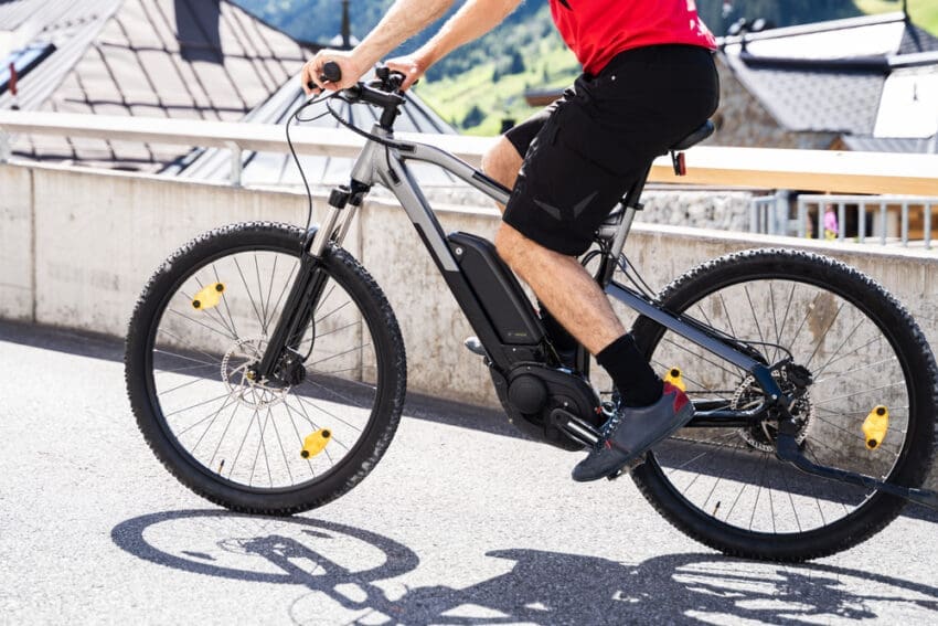 UK urged to boost support as e-bike uptake lags behind Europe
