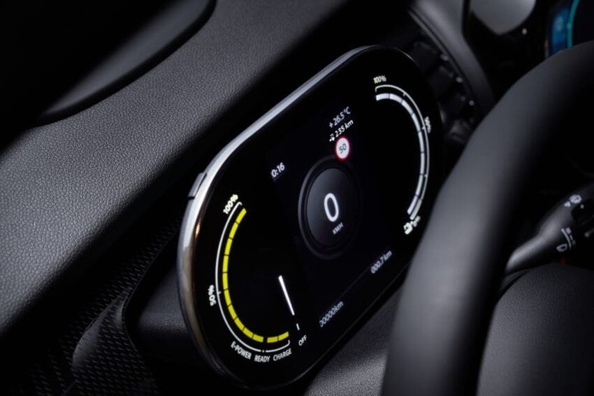 MINI-Electric-used-interior-detailing-speedometer