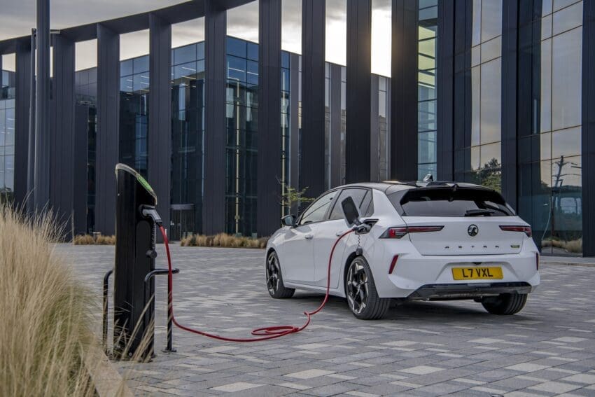 Vauxhall-Astra-GSE-PHEV-charging