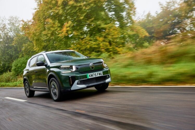 Citroen-e-c3-Aircross-montana-green-driving