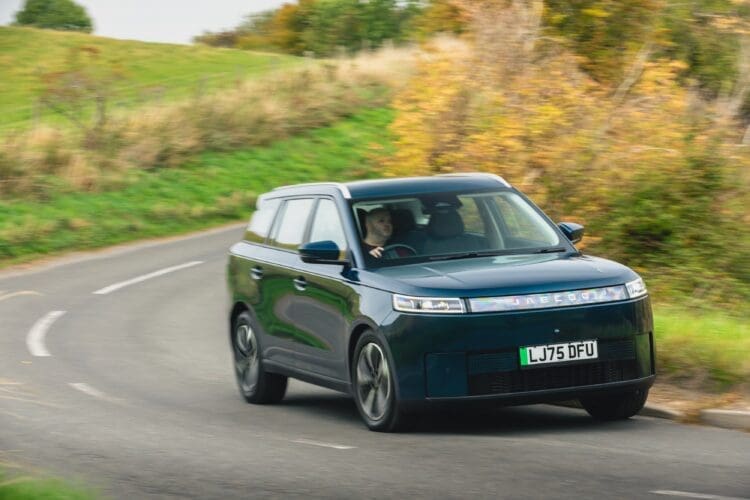 jaecoo e5 driving image