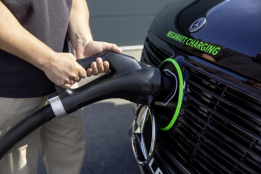 Mercedes-Benz ELF 2025: Laden von Elektrofahrzeugen neu gedacht // Mercedes-Benz ELF 2025: a novel approach to charging electric vehicles