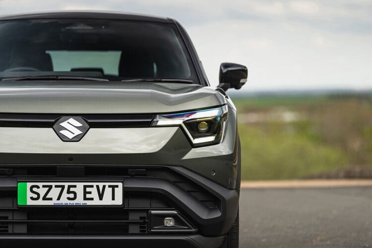 suzuki e vitara close up