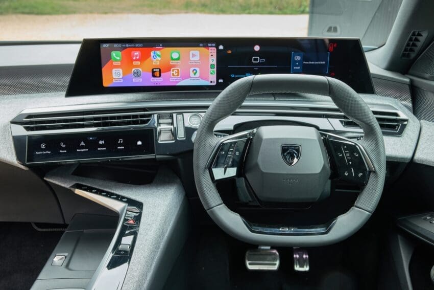 Peugeot-e5008-single-motor-interior