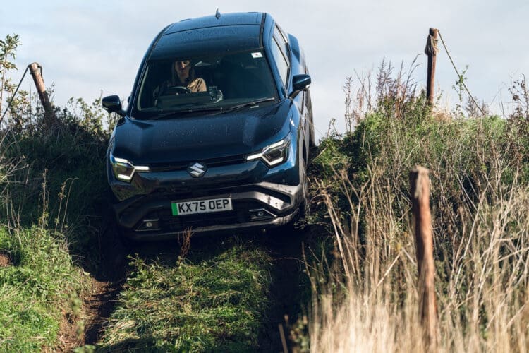 suzuki e vitara off road driving