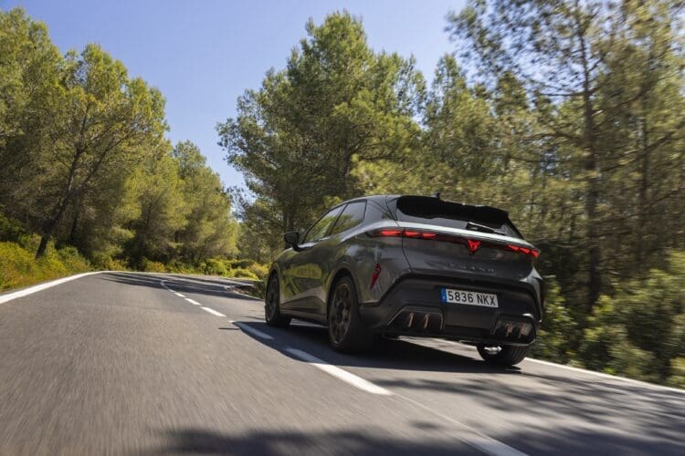 Cupra Raval ZV driving image