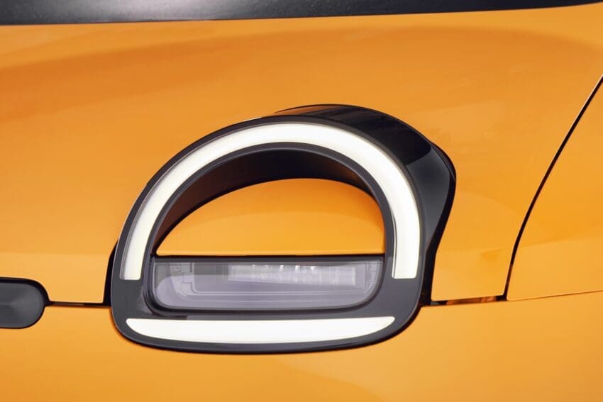 New-Renault-Twingo-EV-2026-front-headlights-running-lights