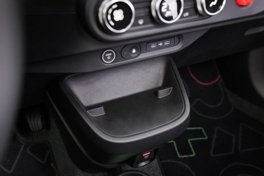 New-Renault-Twingo-EV-2026-interior-button-detailing