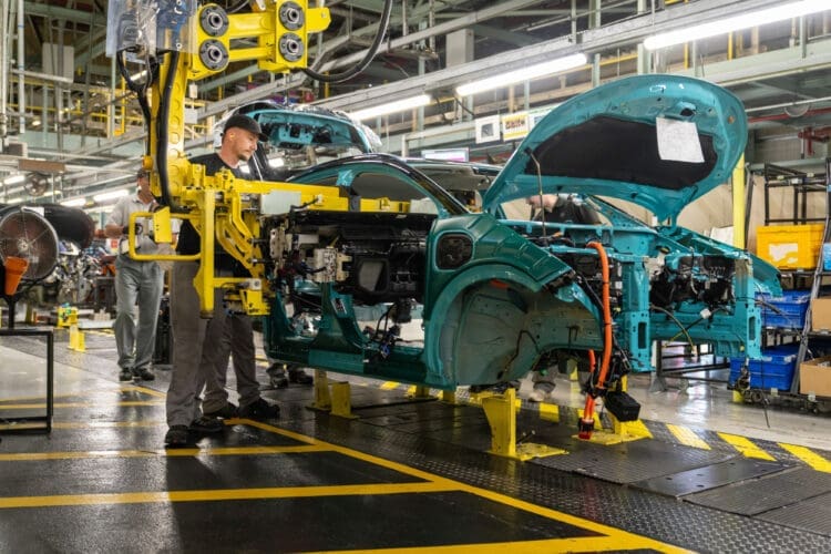 nissan leaf under construction at sunderland factory