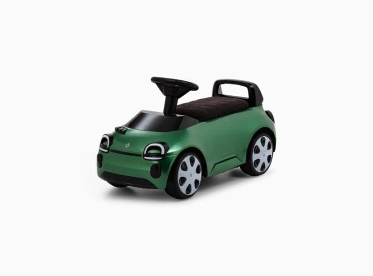 op-10-Christmas-gifts-for-EV-drivers-Renault-Twingo-ride-on
