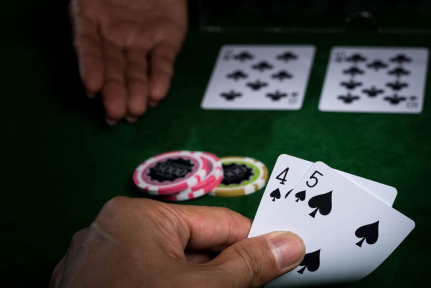 The Crash game on 1xBet is built around a rising multiplier starting at 1.00×, climbing toward 2×, 5×, 10×, 25×, 50×, 120×, and occasionally even 1,000×+ during extremely volatile spikes.